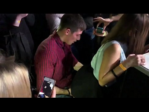 ❤️ ロシアのナイトクラブでリアルセックス。18歳のロシア人少女がナイトクラブで肛門と膣を犯される ❌ ハードポルノ ❌️❤